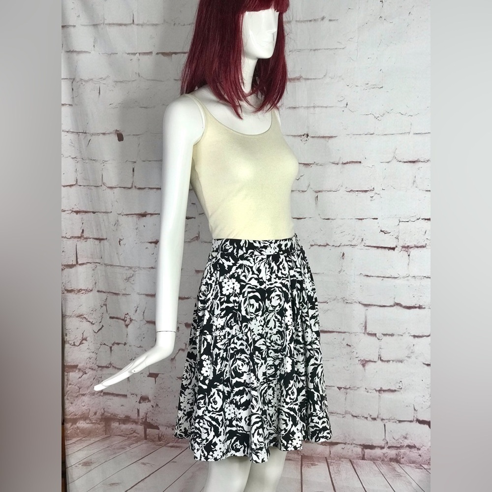 ADRIENNE VITTADINI XS Floral Black & White Box Pleat A-Line Swing Skater Skirt - Picture 3 of 13